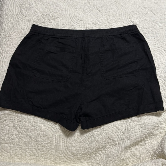 Old Navy Black Women's Shorts Size L - Picture 2 of 4